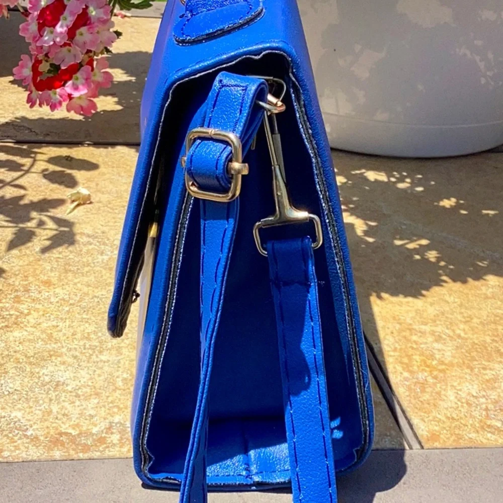 Unbranded Blue Bag With Heart Shaped Decorative Heart Shaped Snap. - Picture 3 of 10